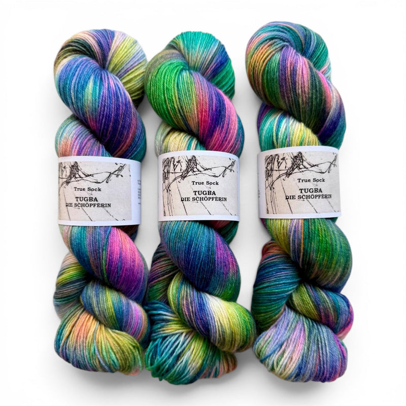 Atelier Franziska Uhl HANDGEFÄRBTE SOCKENWOLLE - TRUE SOCK - BONIFAKTUR - Tugba - Die Schöpferin - Atelier Franziska Uhl HANDGEFÄRBTE SOCKENWOLLE - TRUE SOCK