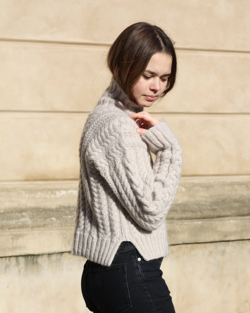 Chunky Cable Sweater – Strickanleitung & Garnpaket - BONIFAKTUR - Kleinste -Chunky Cable Sweater – Strickanleitung & Garnpaket - BONIFAKTUR