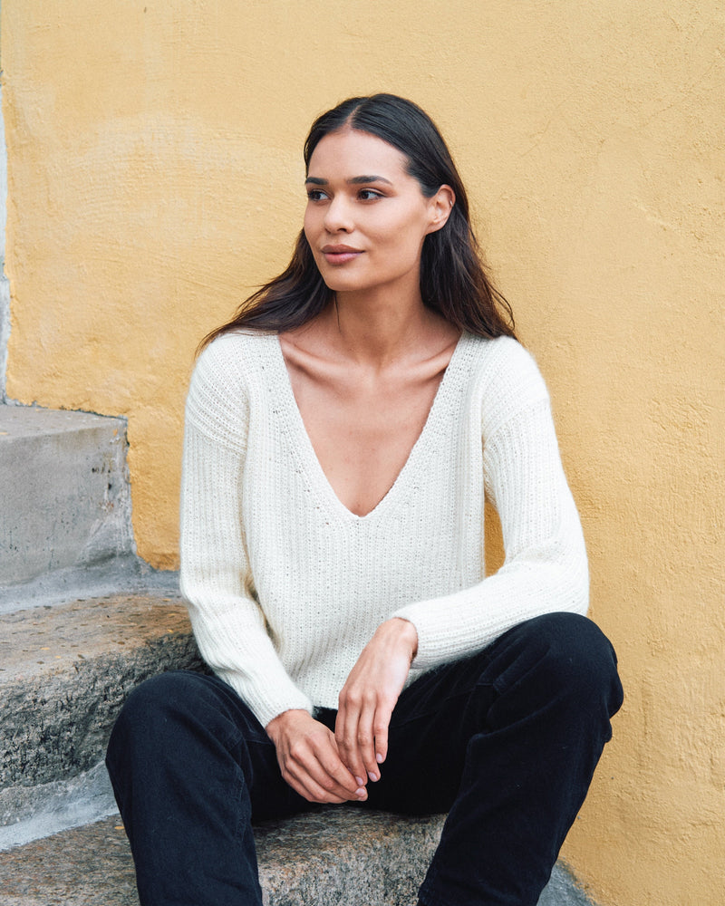 Deep Valley Sweater – Strickanleitung & Garnpaket