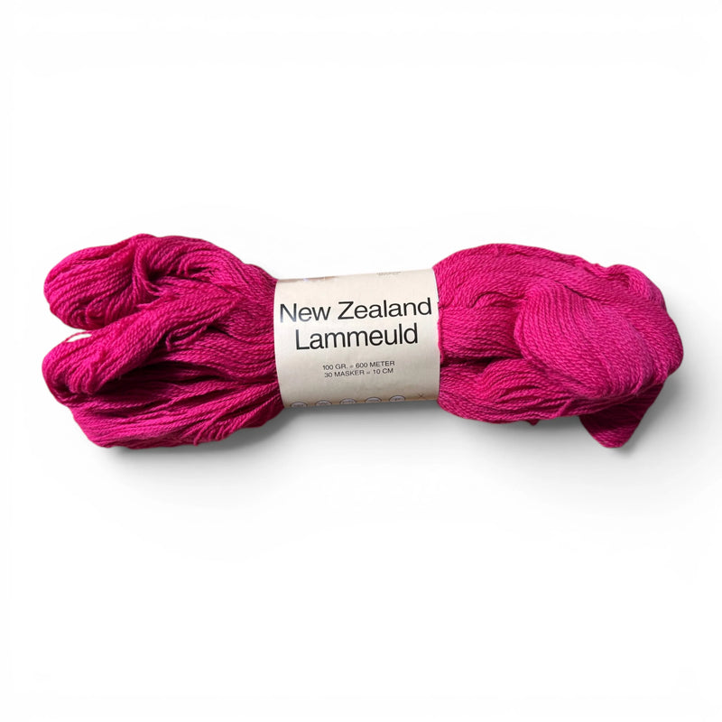 Filcolana SAGA in 131 Dragon Fruit: Lace-Garn aus 100 % Wolle, Strang