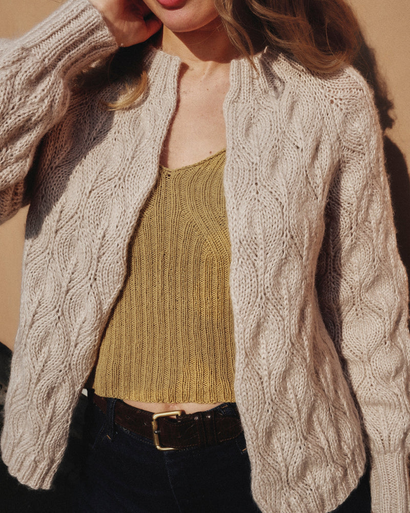 Olive Cardigan – Strickanleitung & Garnpaket - BONIFAKTUR - Kleinste -Olive Cardigan – Strickanleitung & Garnpaket - BONIFAKTUR