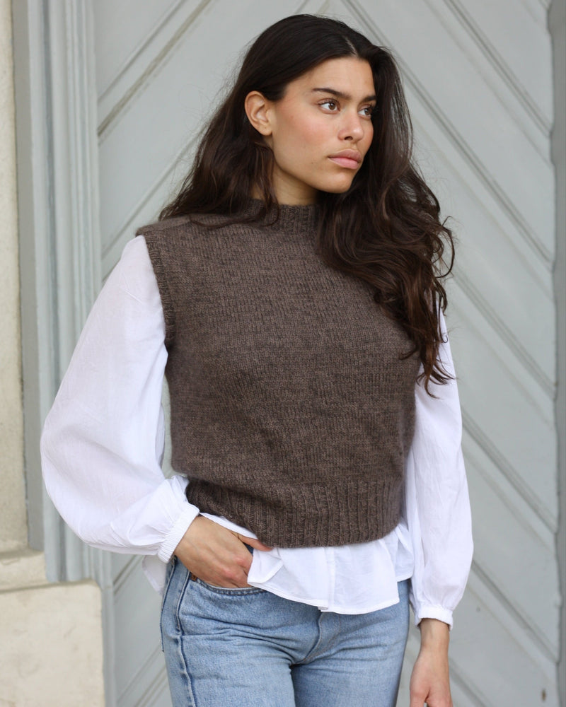 Olive's Vest – Strickanleitung & Garnpaket - BONIFAKTUR - Kleinste -Olive's Vest – Strickanleitung & Garnpaket - BONIFAKTUR