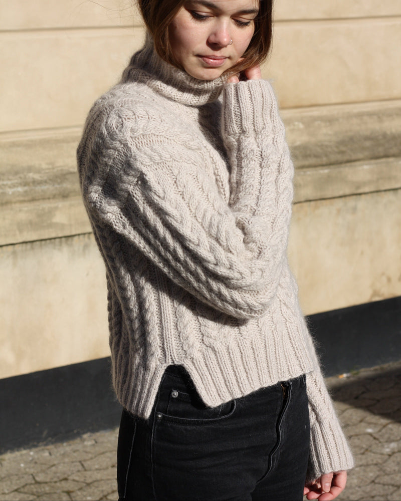 Chunky Cable Sweater – Strickanleitung & Garnpaket - BONIFAKTUR - Kleinste -Chunky Cable Sweater – Strickanleitung & Garnpaket - BONIFAKTUR