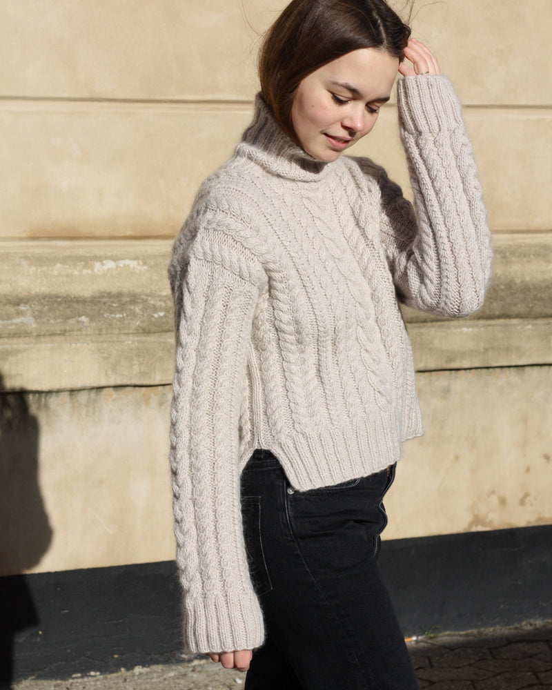 Chunky Cable Sweater – Strickanleitung & Garnpaket - BONIFAKTUR - Kleinste -Chunky Cable Sweater – Strickanleitung & Garnpaket - BONIFAKTUR