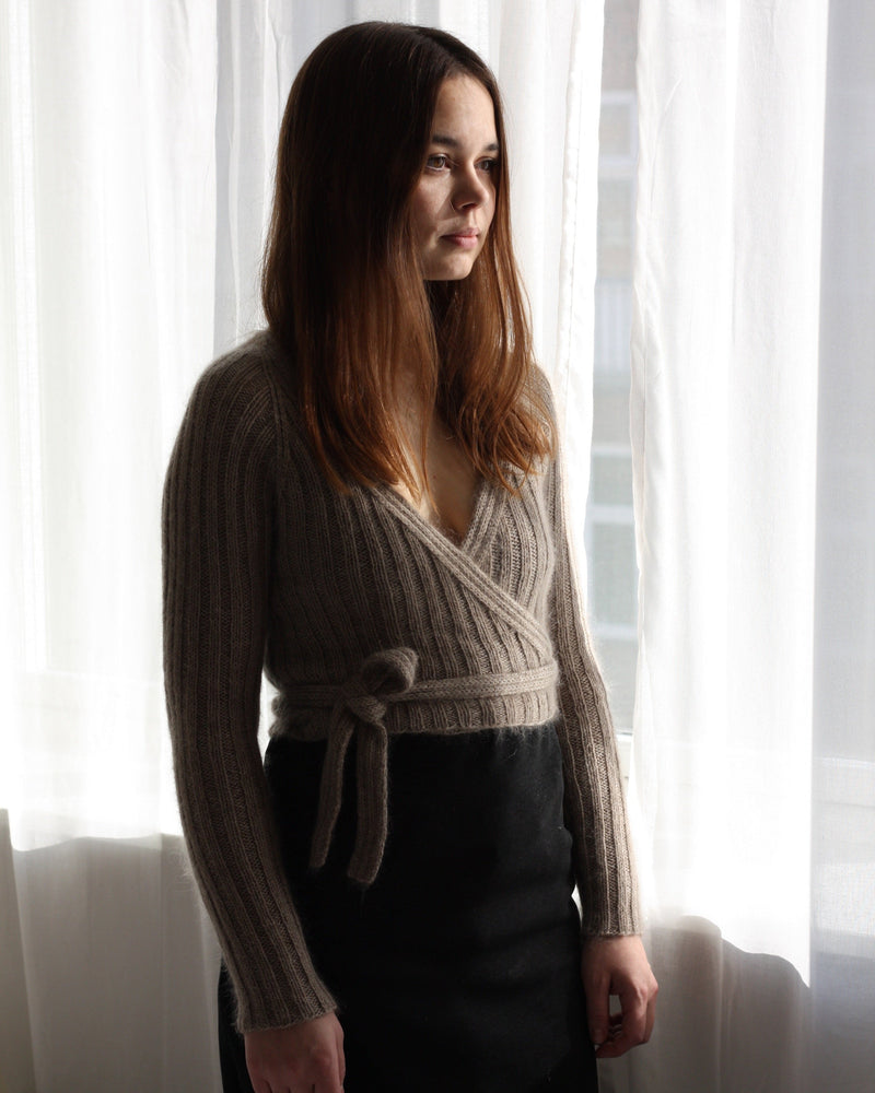 Darling Wrap – Strickanleitung & Garnpaket - BONIFAKTUR - Kleinste -Darling Wrap – Strickanleitung & Garnpaket - BONIFAKTUR